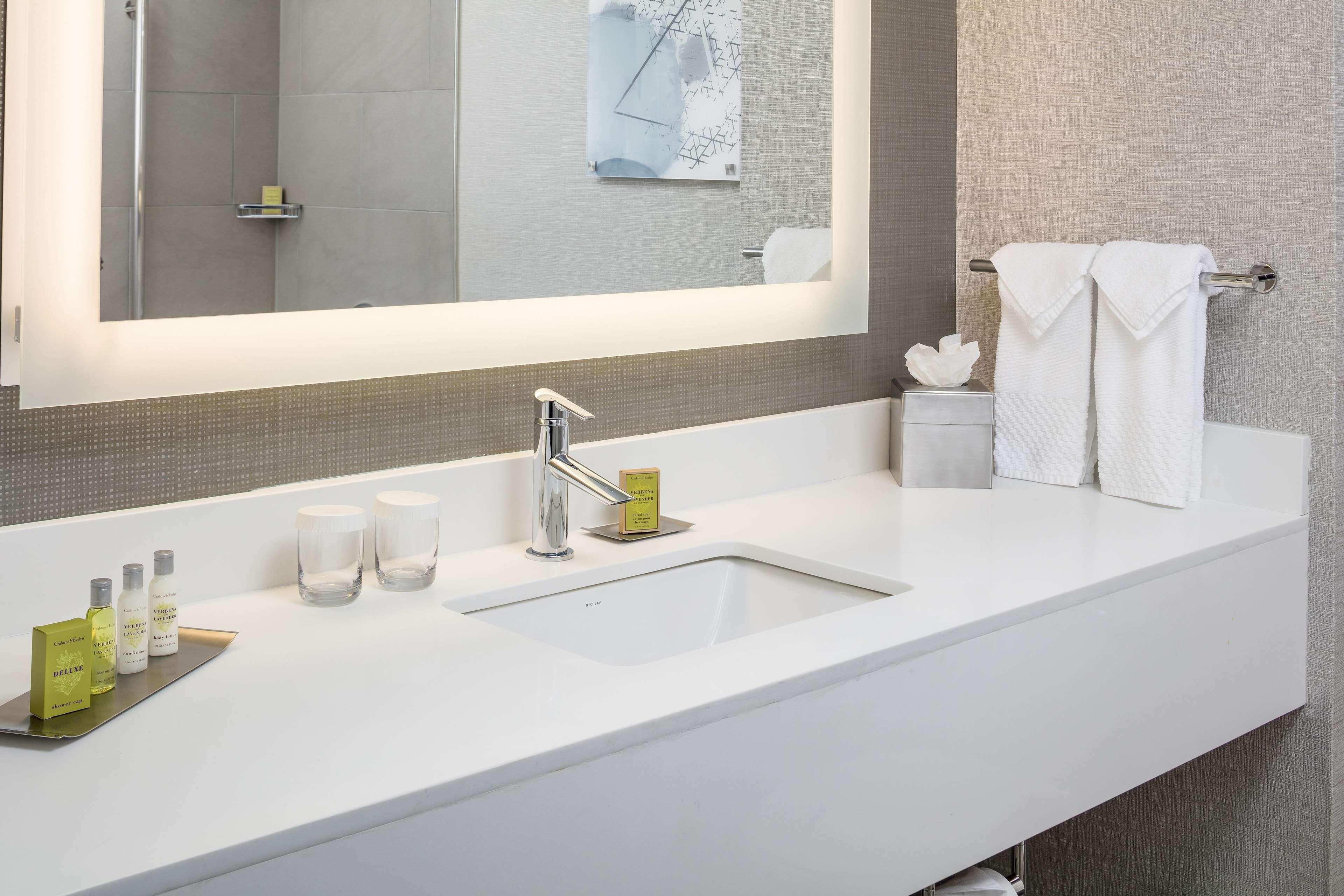 Doubletree By Hilton Boston Logan Airport Chelsea Ξενοδοχείο Δωμάτιο φωτογραφία