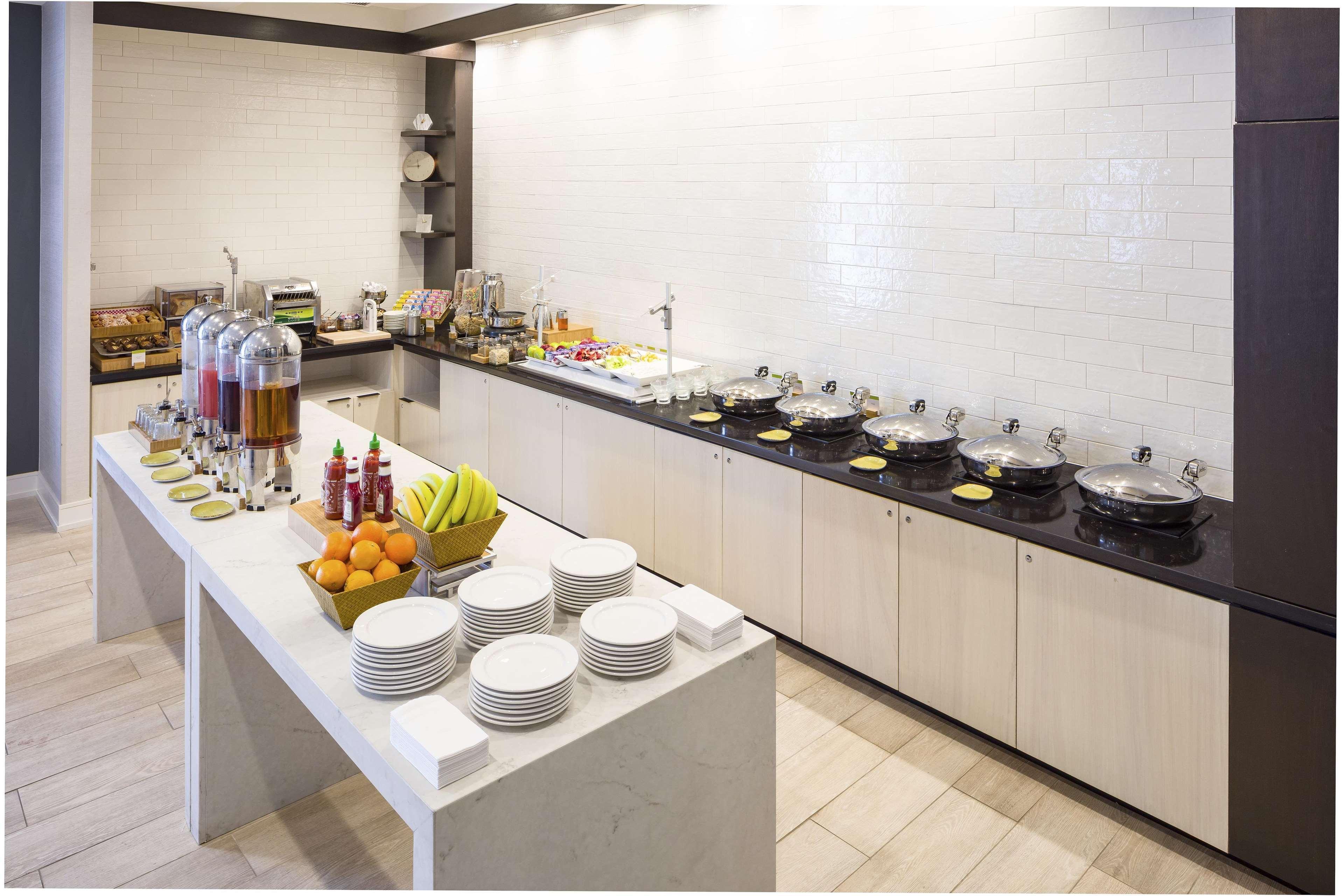Doubletree By Hilton Boston Logan Airport Chelsea Ξενοδοχείο Εστιατόριο φωτογραφία