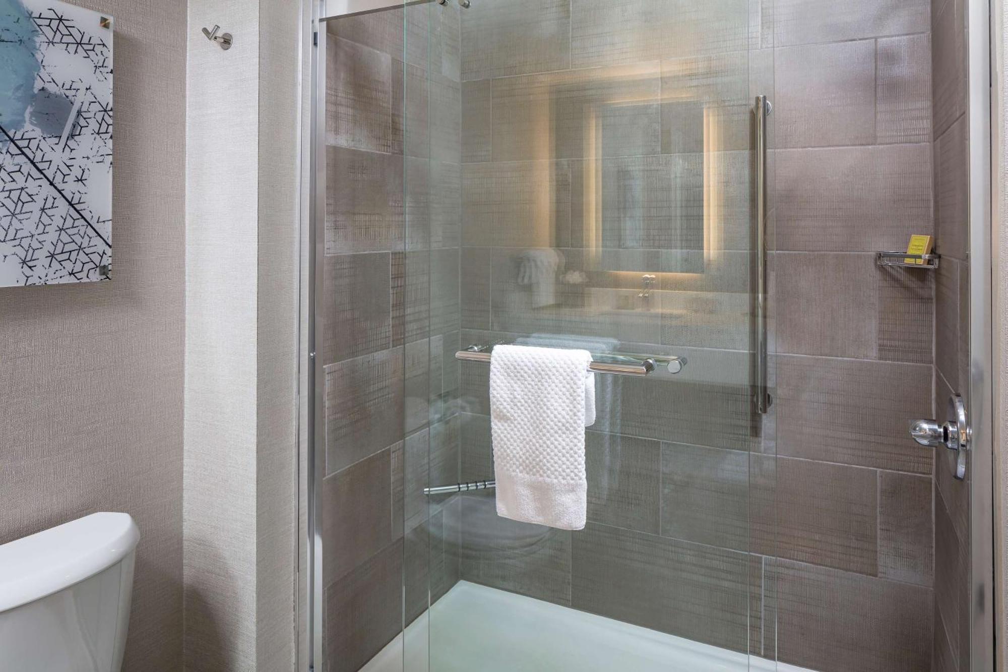 Doubletree By Hilton Boston Logan Airport Chelsea Ξενοδοχείο Εξωτερικό φωτογραφία
