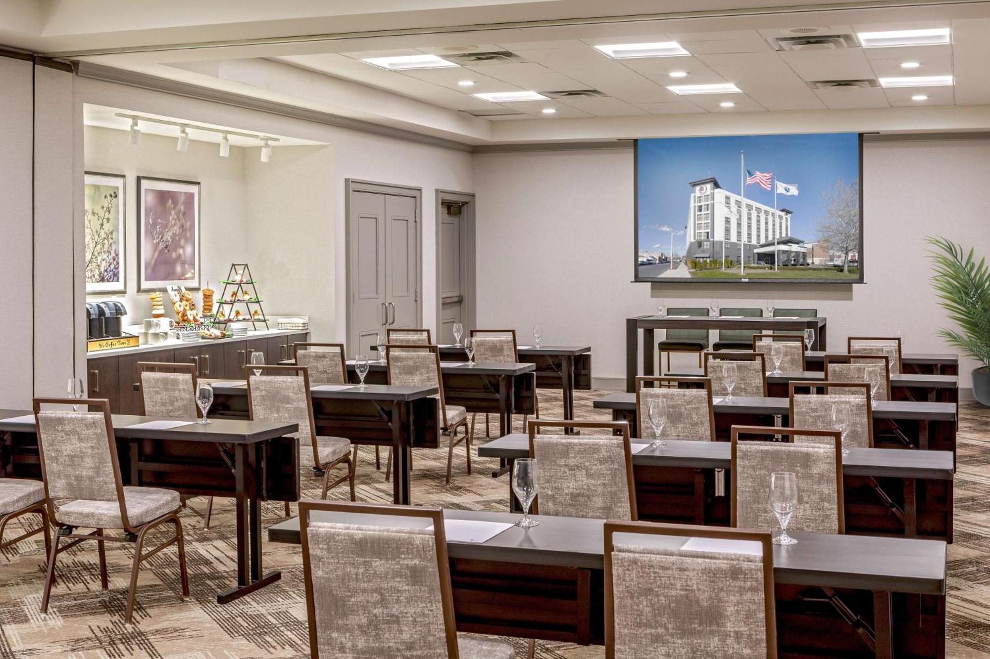 Doubletree By Hilton Boston Logan Airport Chelsea Ξενοδοχείο Εξωτερικό φωτογραφία
